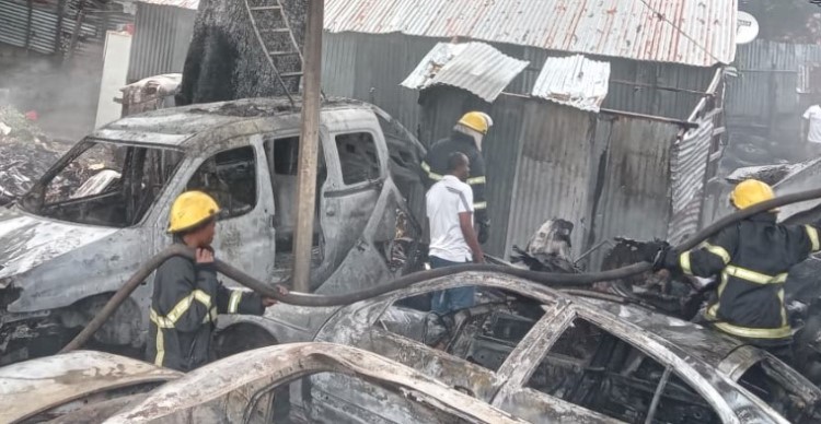 Incendie à Pangadjuu I Huit véhicules partis en fumée dans un garage