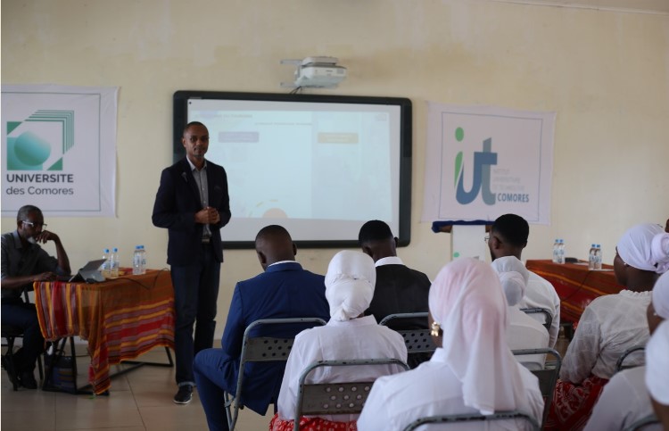 Université des Comores I Les étudiants sensibilisés  aux opportunités de…