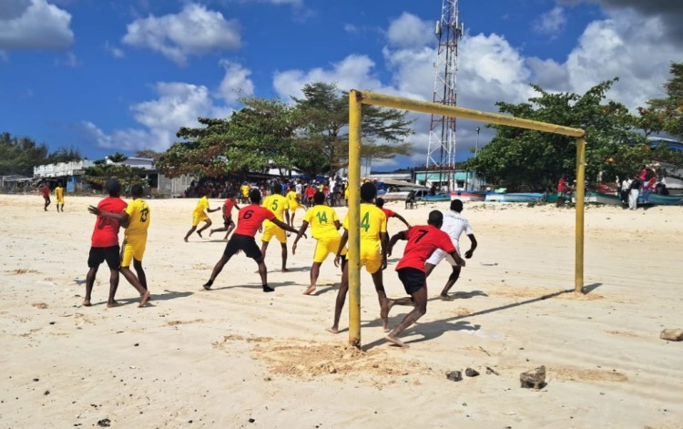 Ados de Mitsamihuli I Du sable blanc aux valeurs citoyennes