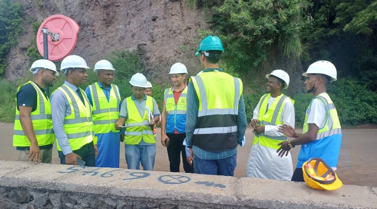 Construction de la digue de Djwaezi I Le géotextile, produit qui freinait…