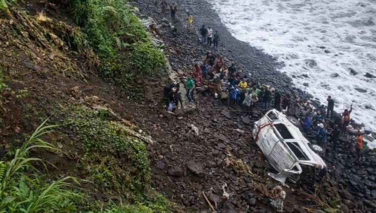 Bandrani : un bus chute dans une falaise après un éboulement, trois morts