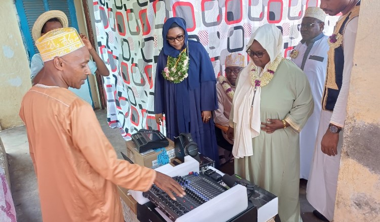 Renforcement des capacités des médias I La ministre de l’Information remet…