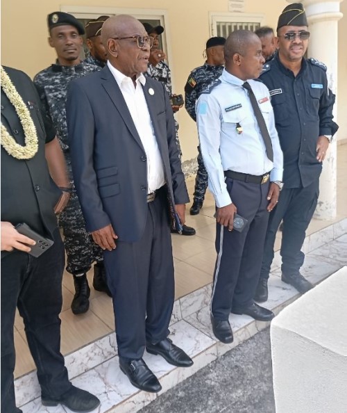 Documents biométriques I Le ministre de l’Intérieur prépare le lancement…