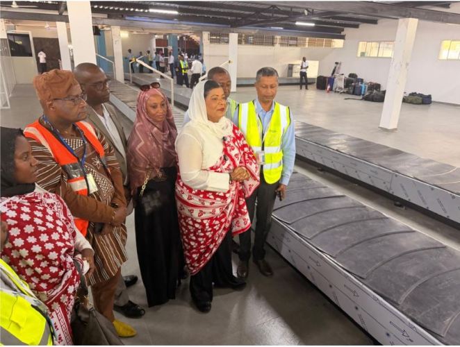 Nouveau convoyeur a bagages à l’aéroport I La ministre des Transports «satisfaite…