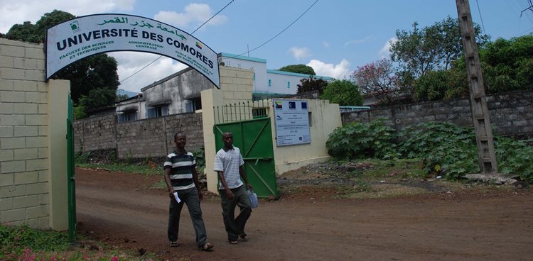 Université des Comores I Accès aux cours conditionné au paiement des frais…
