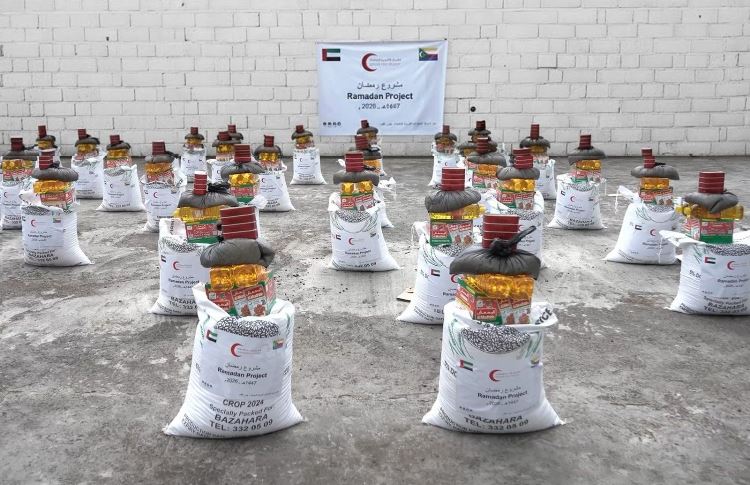 سفارة الإمارات في جزر القمر تدشّن مشروع توزيع السلال الغذائية بدعم من الهلال الأحمر الإماراتي