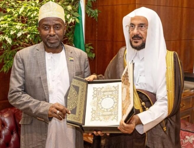 وزير الشؤون الإسلامية السعودي يستقبل سفير جزر القمر ويؤكدان أهمية تعزيز الشراكة بين البلدين