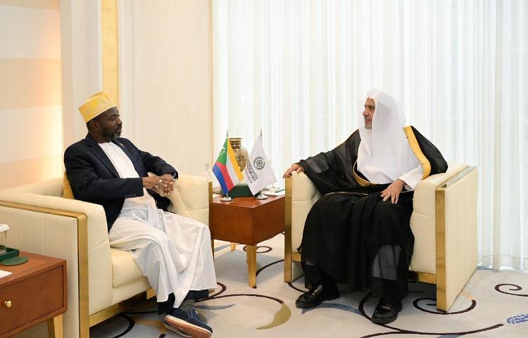 الأمين العام لرابطة العالم الاسلامي يستقبل السفير القمري في الرياض