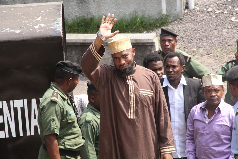 Djibril vient de regagner sa cellule de prison ce matin . Djibril vient de regagner sa cellule de prison ce matin .