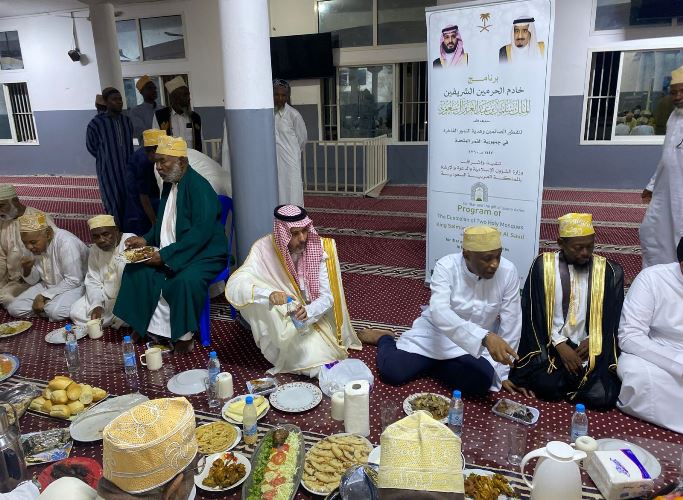 بالتعاون مع السفارة السعودية: اختتام فعاليات الإفطار الجماعي في مسجد سيد سالم بموروني