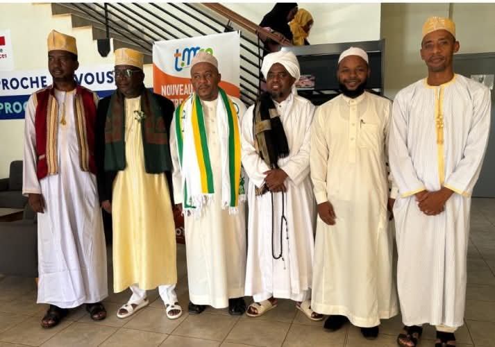 استعدادًا لحج 2026: حملة توعوية للحجاج القمريين تصل إلى جزيرة مايوت المحتلة